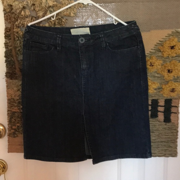 Maurice’s 19” w/ 7” split in front w/pockets skirt - Picture 3 of 5